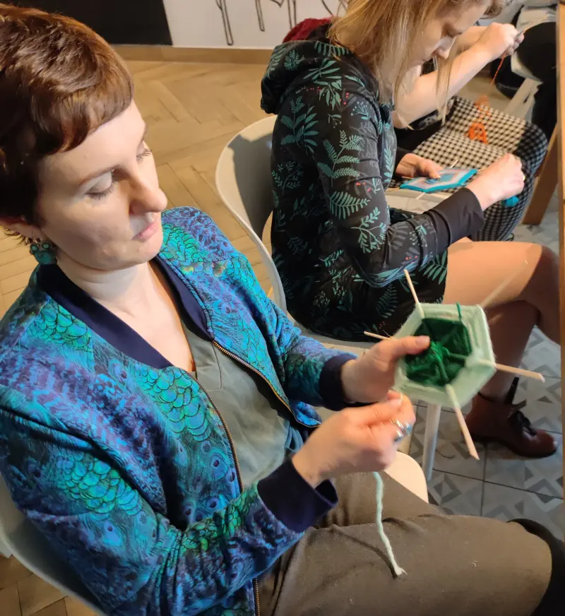 Schowek_12-07-2025_01 Pająki tarczowe wykonane na warsztatach Urban Magii